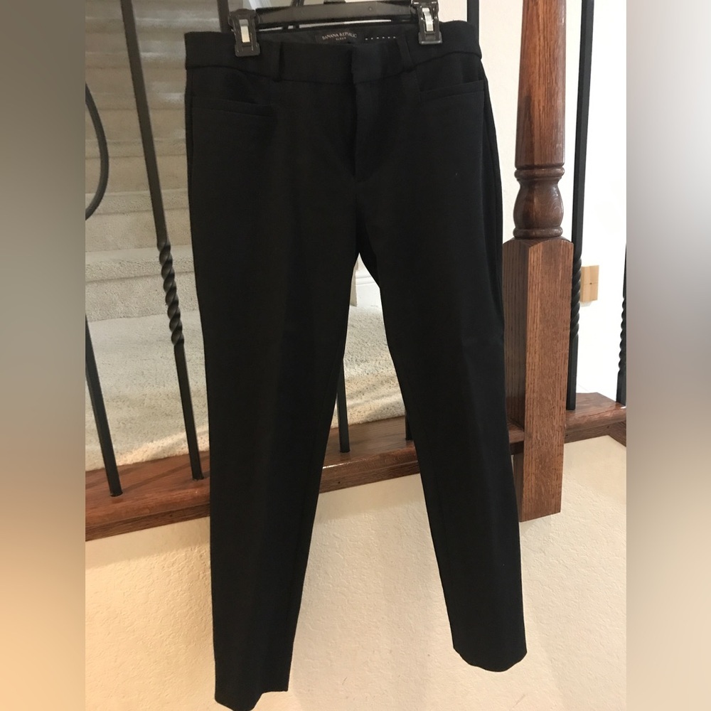Banana Republic Sloan Pant in Black. Size 4.